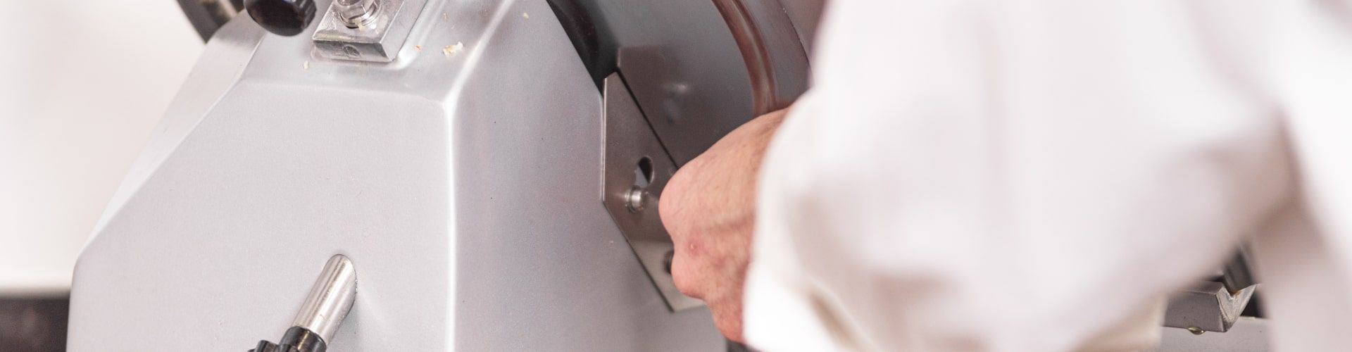 Affettatrici professionali elettriche verticali salumi e carni
